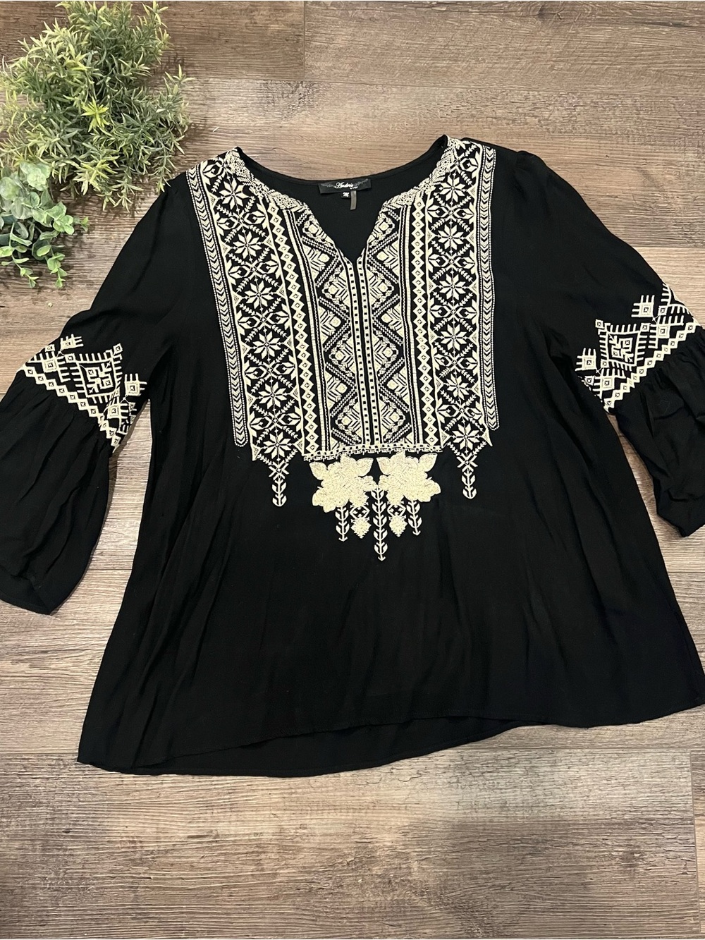 Andree By Unit Black Tan Tribal Boho Embroidery‎ Western Blouse Sz M